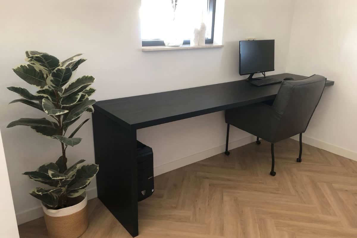 Hoe hoog is een bureau? – Boekenplanken op maat