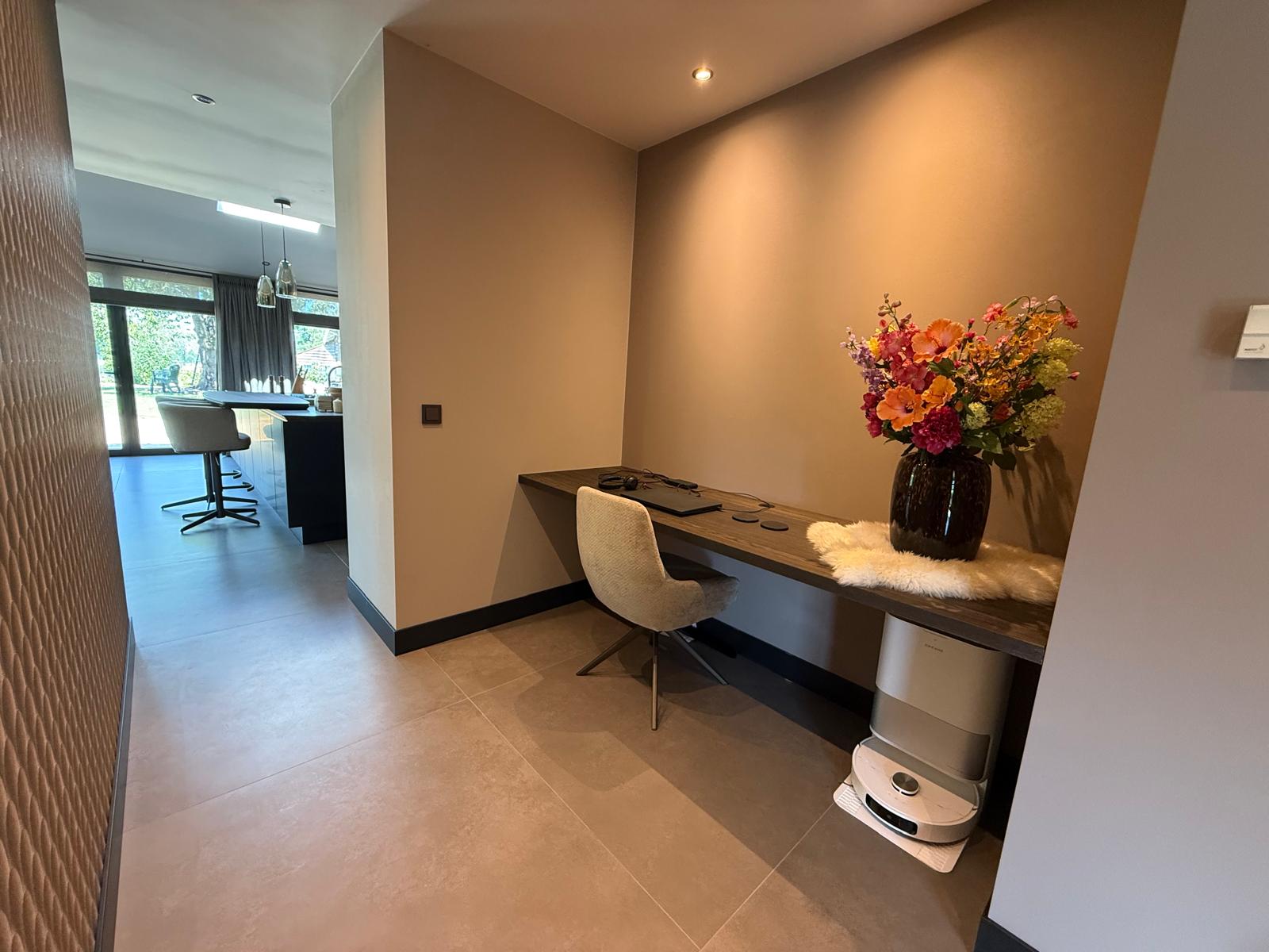 Bureau in nis charcoal eiken