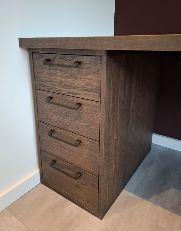 Lade kast op maat gemaakt onder bureau