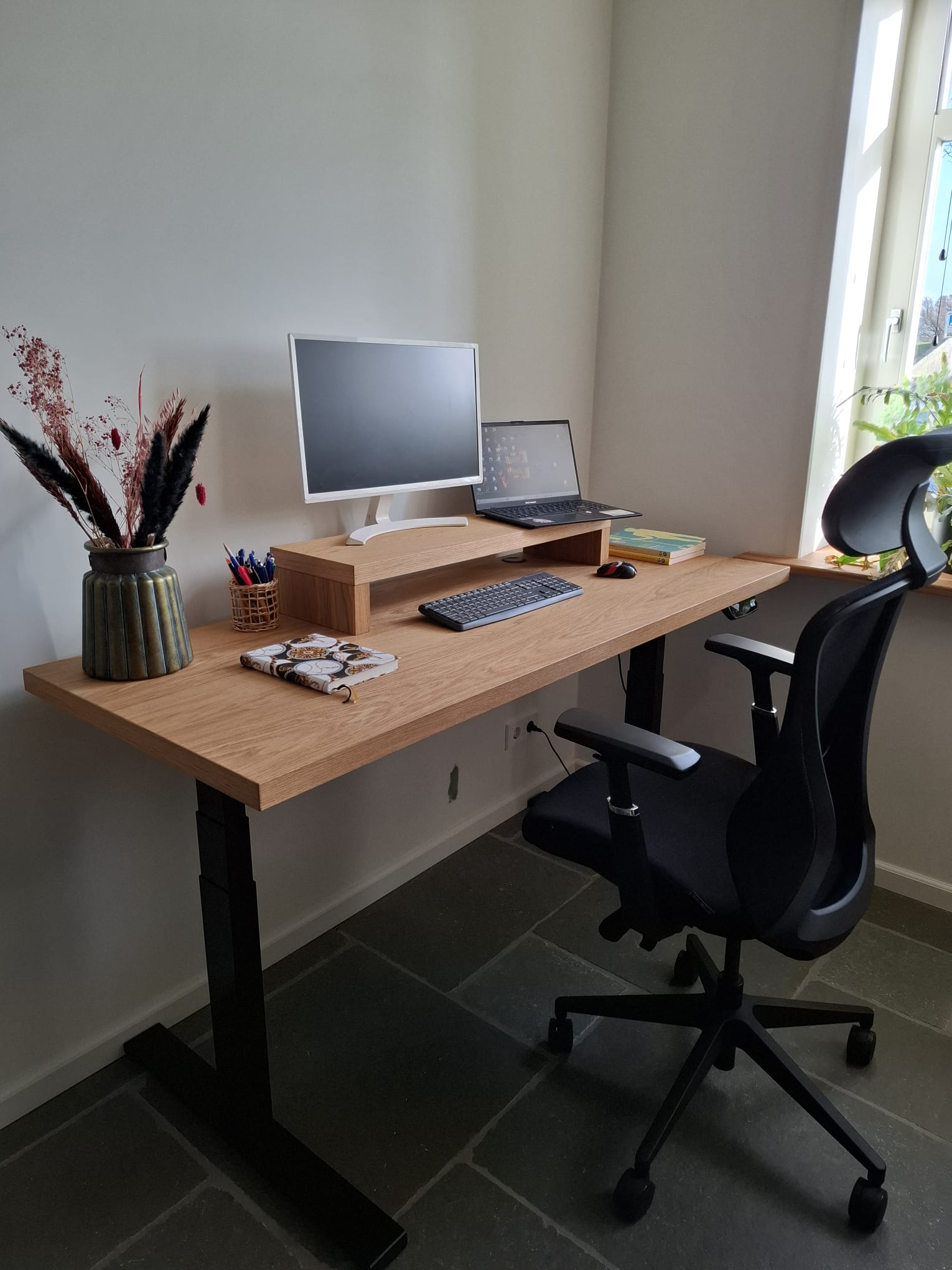 Sta zit bureau met schermverhoger